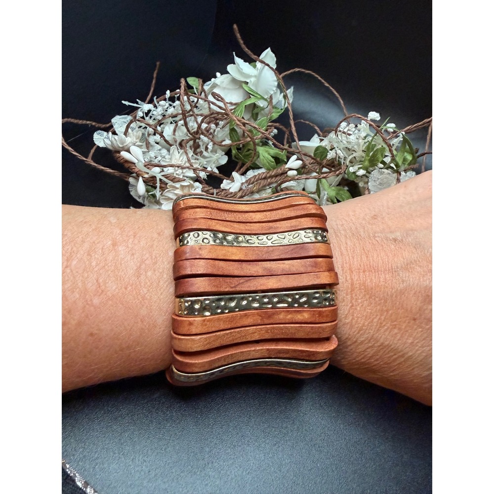 Boho Wide Wood Slats Stretch Cuff Bracelet Hammered Gold Tone Metal Accents